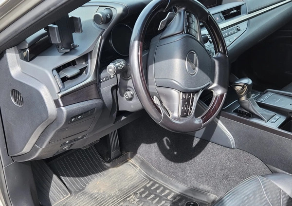 Lexus ES cena 169000 przebieg: 117000, rok produkcji 2019 z Szczecin małe 22